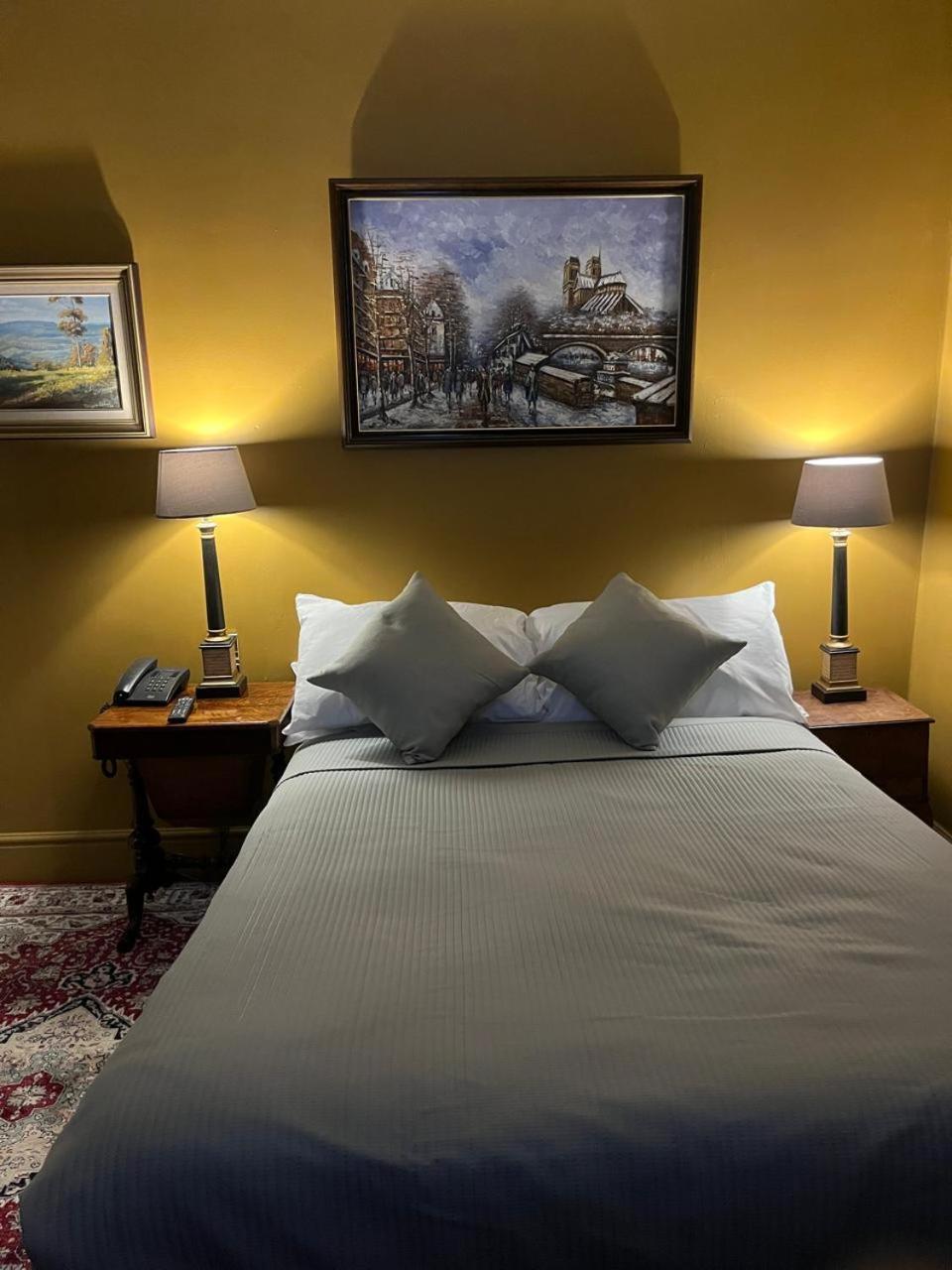 Hotel Queens Court