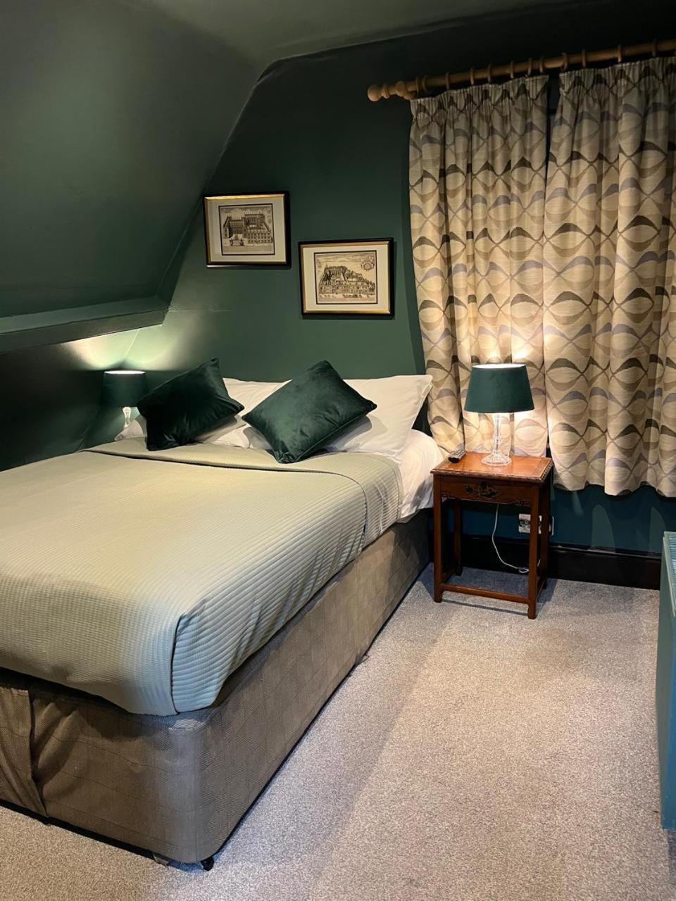 Queens Court 3* Exeter